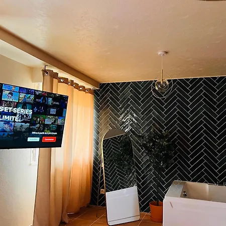 La Marrakech, Balneo Et Parking شقة أوبيرني